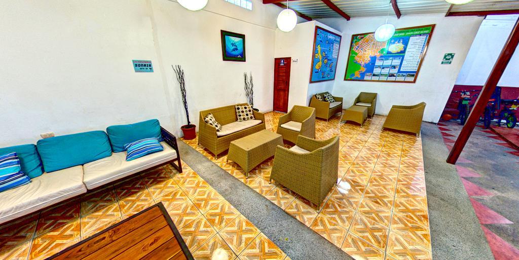 Hostal Espana Puerto Ayora  Ngoại thất bức ảnh