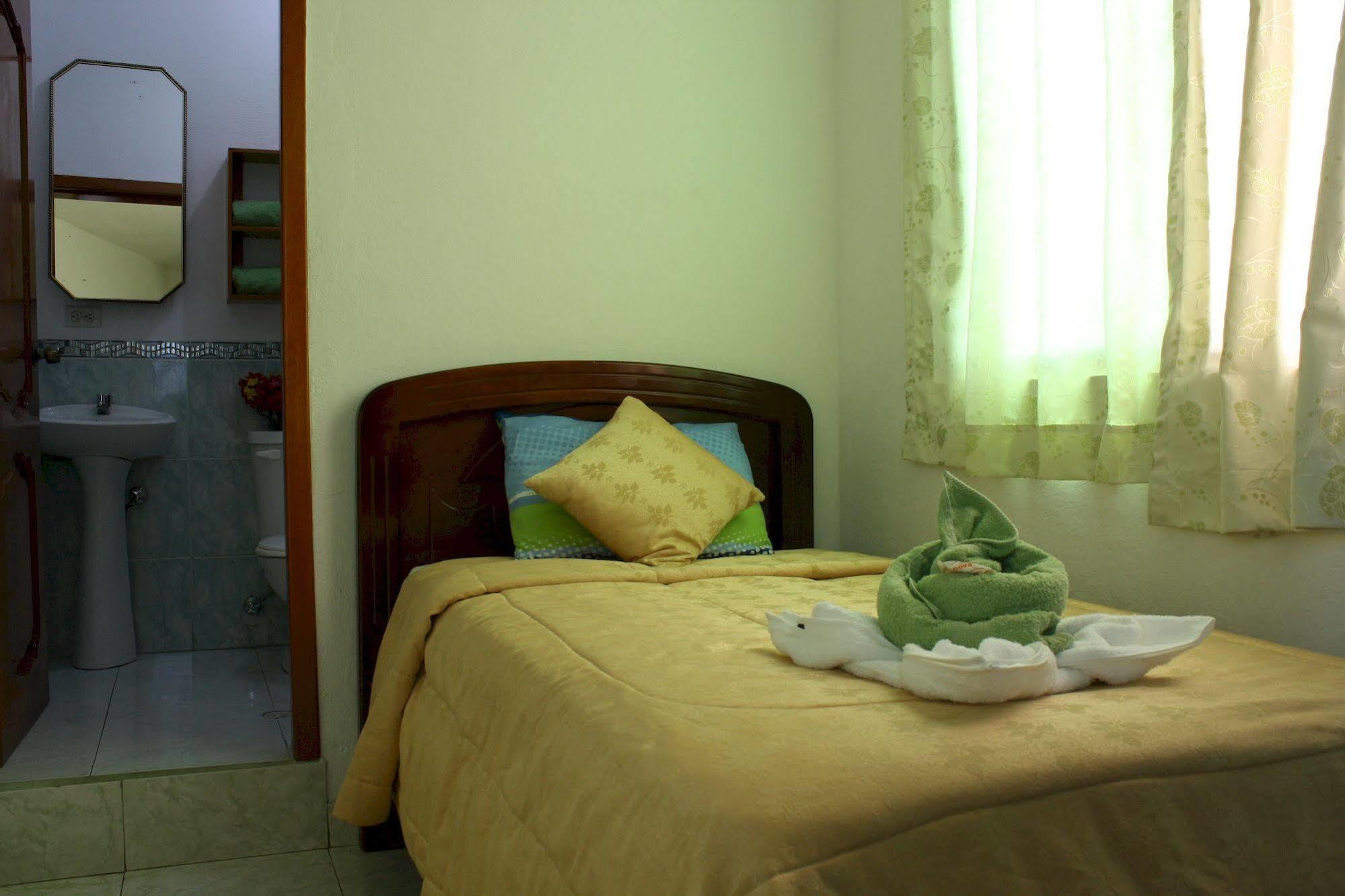 Hostal Espana Puerto Ayora  Ngoại thất bức ảnh