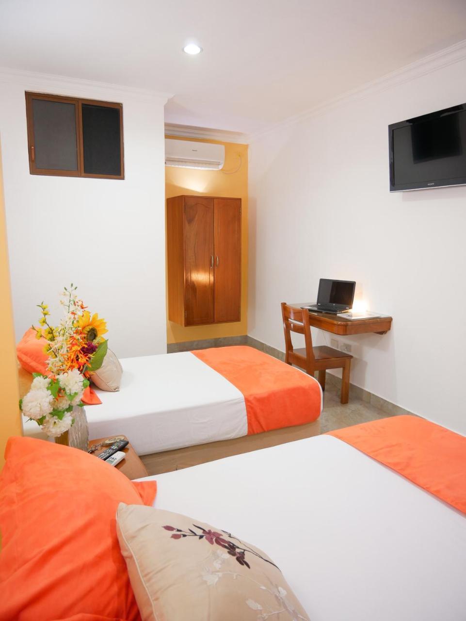 Hostal Espana Puerto Ayora  Ngoại thất bức ảnh