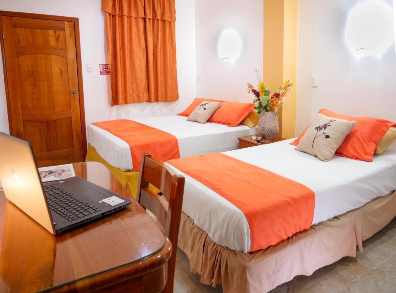 Hostal Espana Puerto Ayora  Ngoại thất bức ảnh
