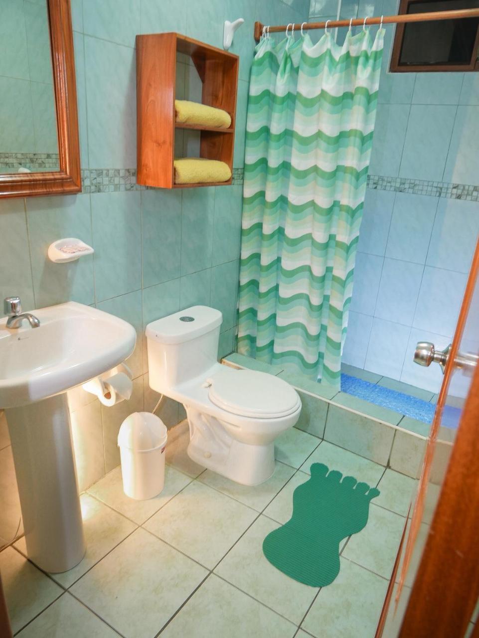 Hostal Espana Puerto Ayora  Ngoại thất bức ảnh
