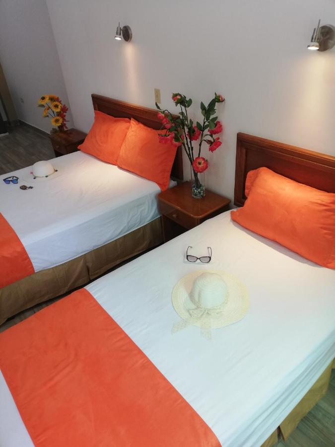Hostal Espana Puerto Ayora  Ngoại thất bức ảnh