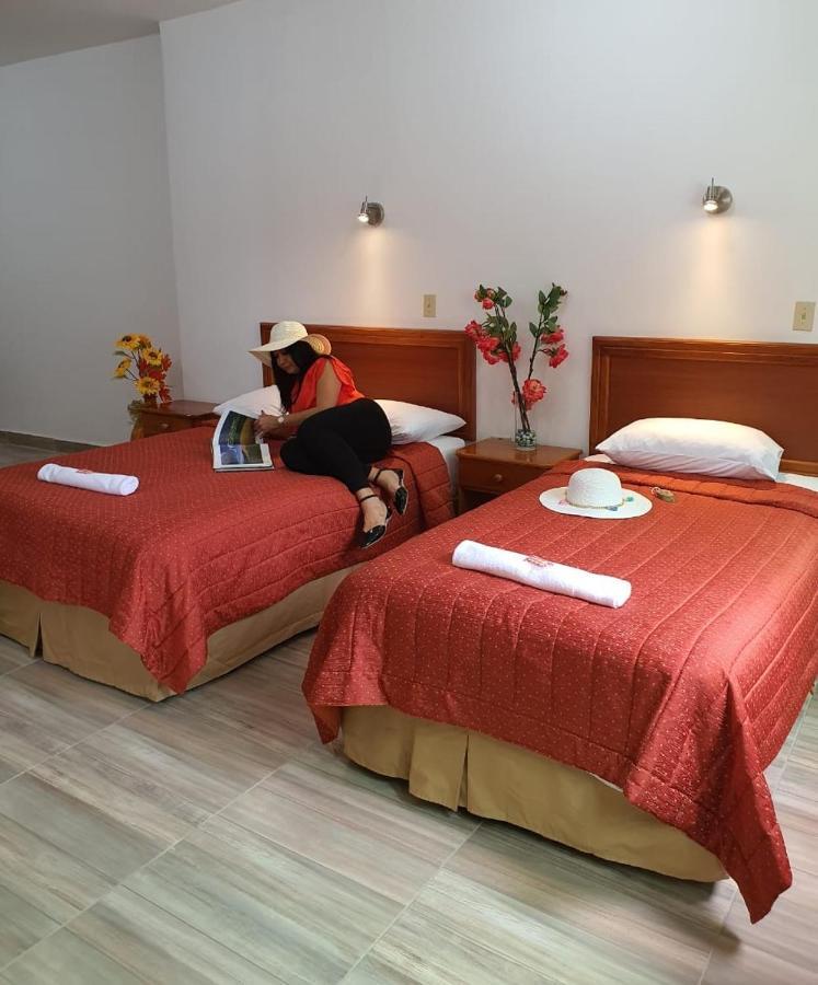 Hostal Espana Puerto Ayora  Ngoại thất bức ảnh
